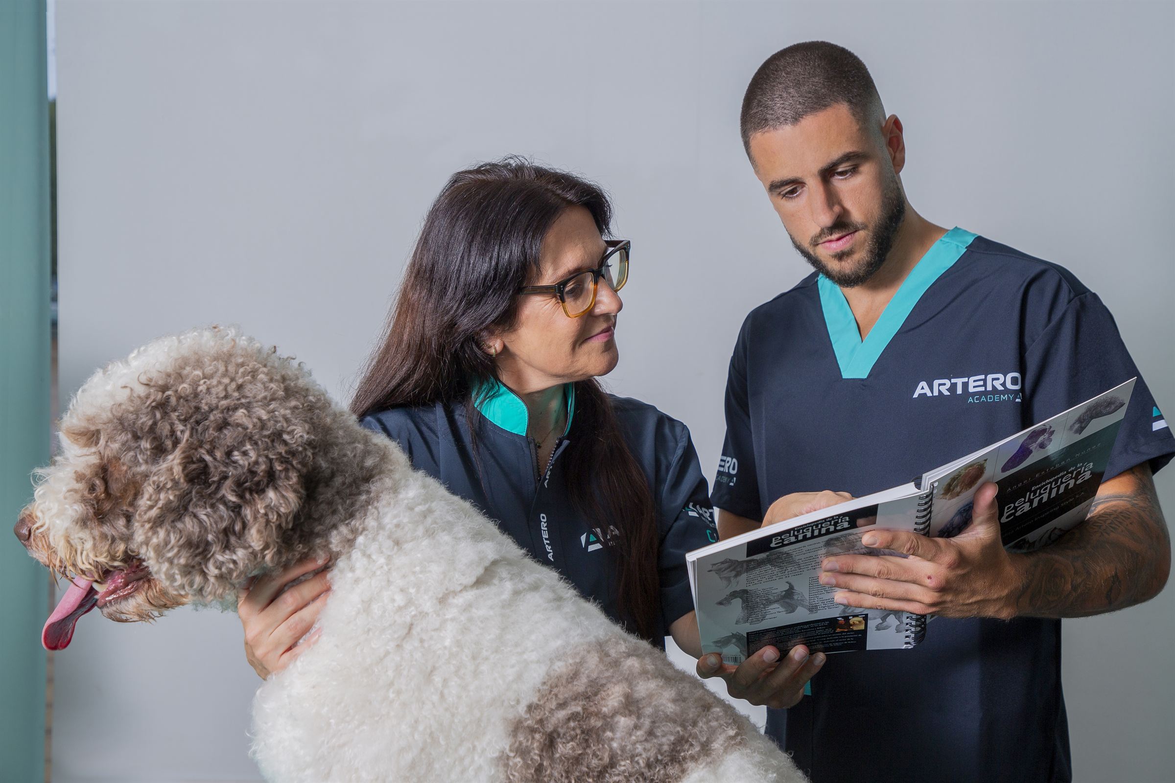 Formación práctica y presencial en un centro de Artero Academy.